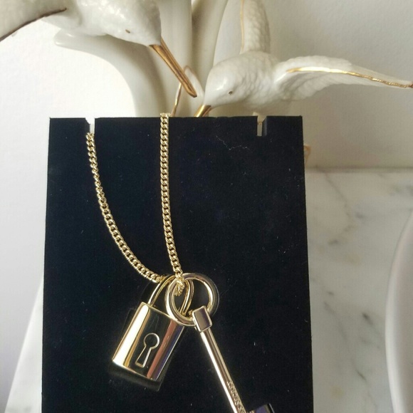 VICTORIA'S SECRET LOCK & KEY NECKLACE - Picture 6 of 8